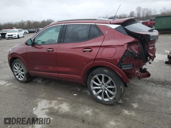 2024 Buick Encore GX Avenir z VIN KL4AMFSL2RB005604, wystawiony jako Copart lot #47529285 z przebiegiem 8 032 mil mil oraz Szkoda całkowita • Salvage title. Historia ofert i sprzedaży dostępna na DreamBid. Obrazek 2.