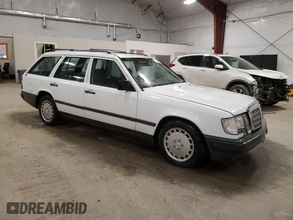 1987 Mercedes-Benz 300 with VIN WDBEB93D9HF036375, listed as a Copart auction lot 85326994 with 175,986 mi miles and Salvage Title. Bid and sale history available at DreamBid. Image 4.