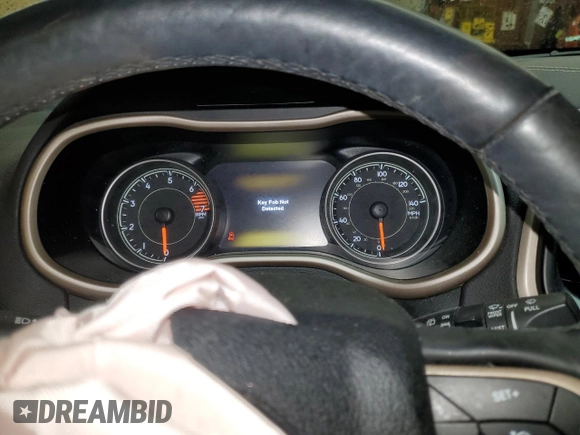 2018 Jeep Cherokee Limited z VIN 1C4PJMDB3JD571989, wystawiony jako Copart lot #47698015 z przebiegiem Nie podano mil oraz Szkoda całkowita • Salvage title. Historia ofert i sprzedaży dostępna na DreamBid. Obrazek 9.