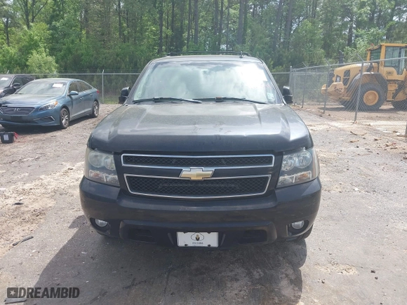 2007 Chevrolet Suburban LTZ with VIN 3GNFC16097G191395, listed as a IAAI auction lot 41965244 with 274,256 mi miles. Bid and sale history available at carsss.com. Image 6.