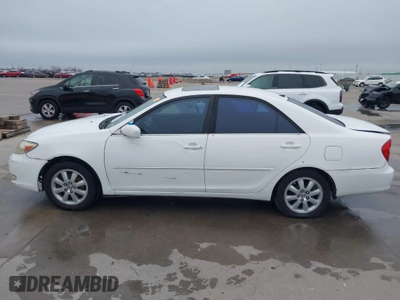 2003 Toyota Camry LE z VIN JTDBF30K530148403, wystawiony jako IAAI lot #41688346 z przebiegiem 299 143 mil mil oraz . Historia ofert i sprzedaży dostępna na DreamBid. Obrazek 14.