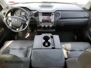 2014 Toyota Tundra SR z VIN 5TFUM5F14EX056119, wystawiony jako Copart lot #58779045 z przebiegiem 223 035 mil mil oraz Czysty tytuł • Clean title. Historia ofert i sprzedaży dostępna na DreamBid. Obrazek 8.