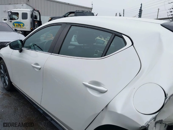 2019 Mazda Mazda3 Hatchback with VIN JM1BPAJM3K1135627, listed as a IAAI auction lot 41561810 with 30,558 mi miles. Bid and sale history available at carsss.com. Image 14.