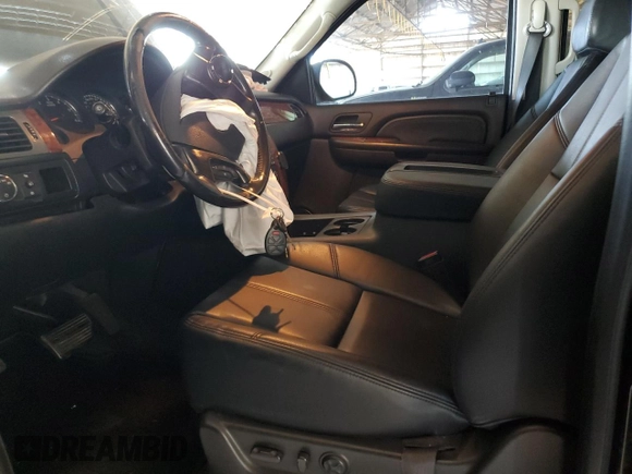 2008 Chevrolet Suburban LT w/3LT with VIN 1GNFC16008R123357, listed as a Copart auction lot 68578134 with 276,123 mi miles and Salvage Title. Bid and sale history available at carsss.com. Image 7.