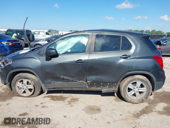 2020 Chevrolet Trax LS z VIN 3GNCJKSB4LL231860, wystawiony jako IAAI lot #42236291 z przebiegiem Nie podano mil oraz . Historia ofert i sprzedaży dostępna na DreamBid. Obrazek 14.