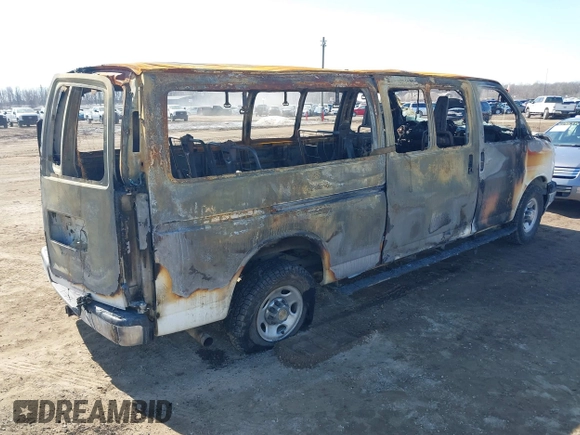 2020 Chevrolet Express Passenger LT z VIN 1GAZGPFGXL1155159, wystawiony jako IAAI lot #41780205 z przebiegiem Nie podano mil oraz . Historia ofert i sprzedaży dostępna na DreamBid. Obrazek 4.