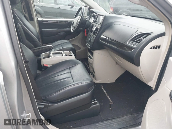 2014 Chrysler Town & Country Touring with VIN 2C4RC1BG7ER365013, listed as a IAAI auction lot 42028026 with 178,075 mi miles. Bid and sale history available at carsss.com. Image 5.