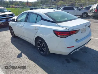 2025 Nissan Sentra SV z VIN 3N1AB8CV0SY210467, wystawiony jako IAAI lot #41950852 z przebiegiem 16 442 mil mil oraz . Historia ofert i sprzedaży dostępna na DreamBid. Obrazek 3.