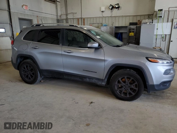 2016 Jeep Cherokee Latitude with VIN 1C4PJMCSXGW180482, listed as a Copart auction lot 60639315 with 118,164 mi miles and Salvage title. Bid and sale history available at DreamBid. Image 4.