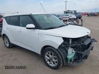 2020 Kia Soul LX with VIN KNDJ23AU0L7056999, listed as a IAAI auction lot 40407656 with 106,634 mi miles. Bid and sale history available at carsss.com. Image 1.