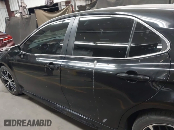 2020 Toyota Camry SE z VIN 4T1G11AK7LU302329, wystawiony jako IAAI lot #42148649 z przebiegiem 46 053 mil mil oraz . Historia ofert i sprzedaży dostępna na DreamBid. Obrazek 14.