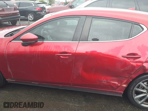 2019 Mazda 3 Preferred z VIN JM1BPAMM2K1135386, wystawiony jako IAAI lot #40367062 z przebiegiem 9 999 mil mil oraz . Historia ofert i sprzedaży dostępna na DreamBid. Obrazek 14.