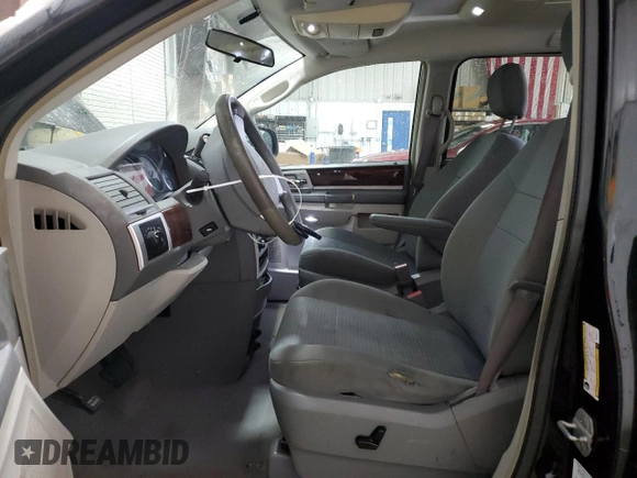2009 Chrysler Town & Country Touring with VIN 2A8HR54169R665716, listed as a Copart auction lot 87646945 with 152,563 mi miles and Salvage Title. Bid and sale history available at DreamBid. Image 7.