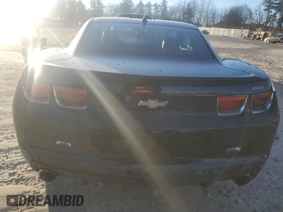 2010 Chevrolet Camaro 2SS z VIN 2G1FT1EW1A9155502, wystawiony jako Copart lot #86751964 z przebiegiem 101 879 mil mil oraz Szkody całkowita. Historia ofert i sprzedaży dostępna na DreamBid. Obrazek 6.