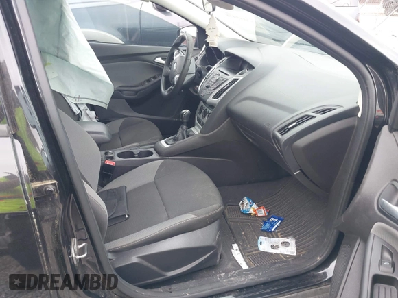 2013 Ford Focus SE z VIN 1FADP3F28DL349005, wystawiony jako IAAI lot #42055478 z przebiegiem 137 599 mil mil oraz . Historia ofert i sprzedaży dostępna na DreamBid. Obrazek 5.