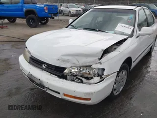 1996 Honda Accord LX with VIN 1HGCD5633TA266516, listed as a IAAI auction lot 41839684 with 162,523 mi miles and . Bid and sale history available at carsss.com. Image 6.