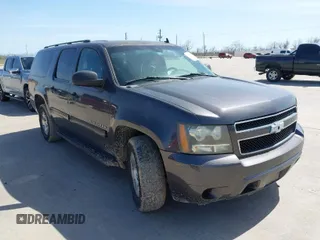 2010 Chevrolet Suburban LS with VIN 1GNUKHE36AR207087, listed as a IAAI auction lot 41729820 with 266,177 mi miles. Bid and sale history available at carsss.com. Image 1.