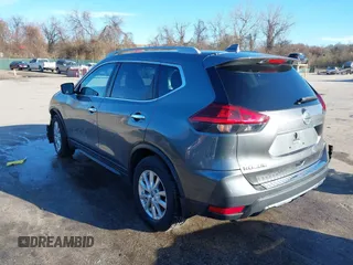2018 Nissan Rogue SV z VIN 5N1AT2MV0JC769705, wystawiony jako IAAI lot #41861961 z przebiegiem 103 349 mil mil oraz . Historia ofert i sprzedaży dostępna na DreamBid. Obrazek 3.