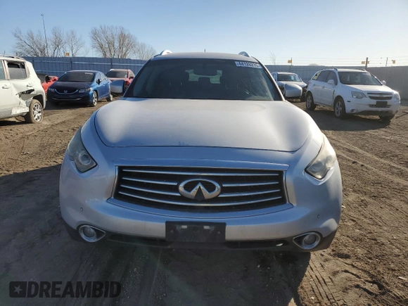 2015 Infiniti QX70 z VIN JN8CS1MW6FM483141, wystawiony jako Copart lot #44126235 z przebiegiem 174 034 mil mil oraz Czysty tytuł • Clean title. Historia ofert i sprzedaży dostępna na DreamBid. Obrazek 5.