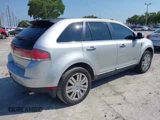 2009 Lincoln MKX with VIN 2LMDU68C49BJ01738, listed as a IAAI auction lot 42203987 with 170,159 mi miles. Bid and sale history available at carsss.com. Image 4.