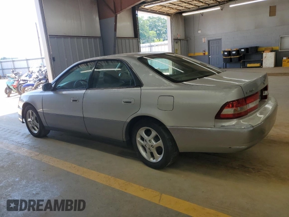 2001 Lexus ES 300 z VIN JT8BF28G910303864, wystawiony jako Copart lot #61811935 z przebiegiem 159 696 mil mil oraz Szkoda całkowita • Salvage title. Historia ofert i sprzedaży dostępna na DreamBid. Obrazek 2.