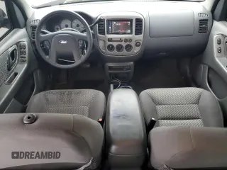 2004 Ford Escape XLT z VIN 1FMYU03104KB51972, wystawiony jako Copart lot #62119665 z przebiegiem 121 785 mil mil oraz Szkoda całkowita • Salvage title. Historia ofert i sprzedaży dostępna na DreamBid. Obrazek 8.