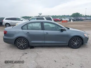 2016 Volkswagen Jetta Sport z VIN 3VWD17AJ8GM292211, wystawiony jako IAAI lot #42371317 z przebiegiem 142 360 mil mil oraz . Historia ofert i sprzedaży dostępna na DreamBid. Obrazek 13.