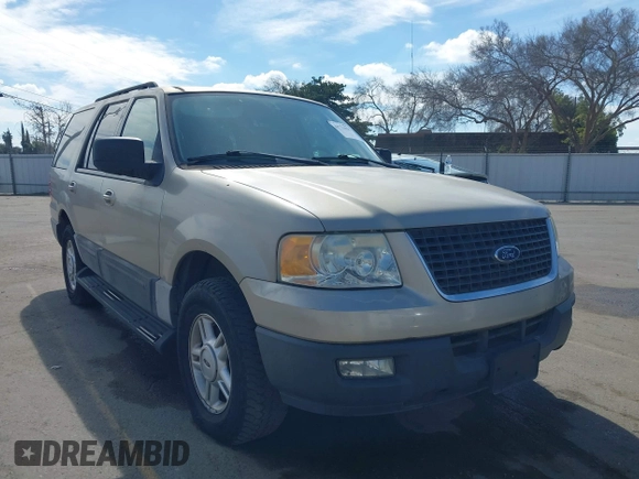 2005 Ford Expedition Special Service with VIN 1FMPU15595LA67565, listed as a IAAI auction lot 41723035 with 106,512 mi miles. Bid and sale history available at carsss.com. Image 1.