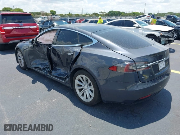 2017 Tesla Model S 60 с VIN 5YJSA1E10HF220006, выставлен на аукционе IAAI как лот 42190629 с пробегом 64 350 миль миль и . История ставок и продаж доступна на DreamBid. Изображение 3.