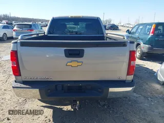 2007 Chevrolet Silverado 1500 LT w/1LT with VIN 1GCEC19017Z500969, listed as a IAAI auction lot 41907955 with 212,259 mi miles. Bid and sale history available at carsss.com. Image 16.