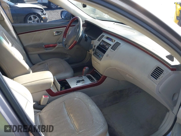 2008 Hyundai Azera Limited with VIN KMHFC46FX8A264798, listed as a IAAI auction lot 42684089 with 204,377 mi miles and . Bid and sale history available at DreamBid. Image 5.