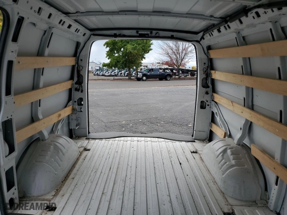 2022 GMC Savana Cargo Van with VIN 1GTW7AFP1N1188822, listed as a Copart auction lot 76135484 with 24,056 mi miles and Clean Title. Bid and sale history available at carsss.com. Image 10.