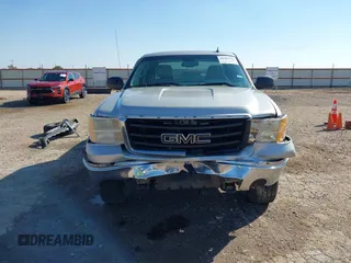 2008 GMC Sierra 1500 SLE1 z VIN 2GTEK19JX81233806, wystawiony jako IAAI lot #40382411 z przebiegiem 318 796 mil mil oraz . Historia ofert i sprzedaży dostępna na DreamBid. Obrazek 13.