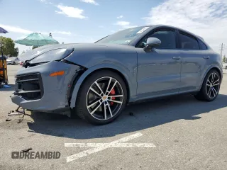 2024 Porsche Cayenne S z VIN WP1BL2AY8RDA60242, wystawiony jako Copart lot #63040024 z przebiegiem Nie podano mil oraz Szkoda całkowita • Salvage title. Historia ofert i sprzedaży dostępna na DreamBid. Obrazek 1.