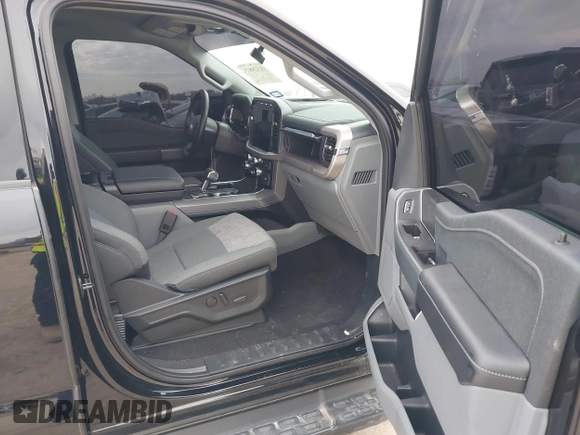 2023 Ford F-150 Lightning Pro z VIN 1FTVW1ELXPWG55836, wystawiony jako IAAI lot #41328873 z przebiegiem 6 742 mil mil oraz . Historia ofert i sprzedaży dostępna na DreamBid. Obrazek 5.