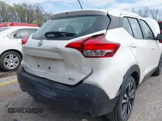 2020 Nissan Kicks SV z VIN 3N1CP5CVXLL545498, wystawiony jako IAAI lot #41940641 z przebiegiem 74 554 mil mil oraz . Historia ofert i sprzedaży dostępna na DreamBid. Obrazek 6.