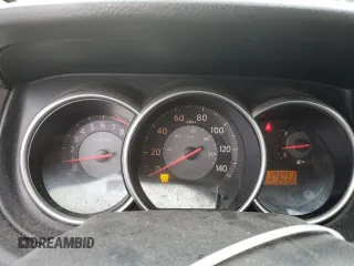 2008 Nissan Versa S z VIN 3N1BC11E78L352025, wystawiony jako Copart lot #55685495 z przebiegiem 143 451 mil mil oraz Szkoda całkowita • Salvage title. Historia ofert i sprzedaży dostępna na DreamBid. Obrazek 9.