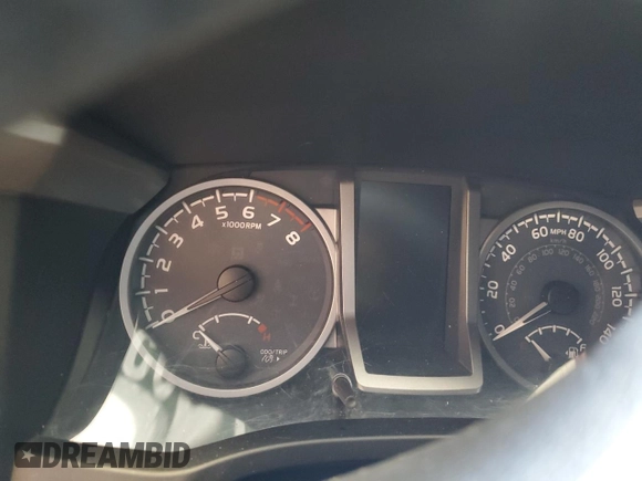 2018 Toyota Tacoma SR5 z VIN 3TMEZ5CN3JM072275, wystawiony jako Copart lot #56141695 z przebiegiem Nie podano mil oraz Czysty tytuł • Clean title. Historia ofert i sprzedaży dostępna na DreamBid. Obrazek 9.