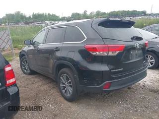 2018 Toyota Highlander SE with VIN 5TDJZRFH3JS543823, listed as a IAAI auction lot 42491705 with 110,801 mi miles and . Bid and sale history available at DreamBid. Image 3.