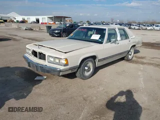 1991 Mercury Grand Marquis z VIN 2MECM75F7MX637786, wystawiony jako IAAI lot #41429297 z przebiegiem 12 512 mil mil oraz . Historia ofert i sprzedaży dostępna na DreamBid. Obrazek 2.