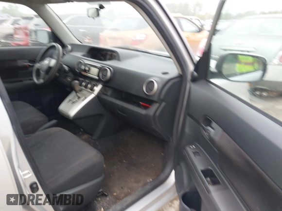 2010 Scion xB z VIN JTLZE4FE2A1115332, wystawiony jako IAAI lot #42351110 z przebiegiem Nie podano mil oraz . Historia ofert i sprzedaży dostępna na DreamBid. Obrazek 5.