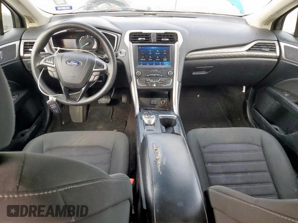 2020 Ford Fusion SE z VIN 3FA6P0HD0LR190390, wystawiony jako Copart lot #57521855 z przebiegiem 125 882 mil mil oraz Czysty tytuł • Clean title. Historia ofert i sprzedaży dostępna na DreamBid. Obrazek 8.