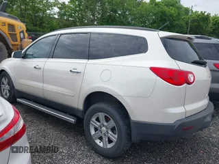 2011 Chevrolet Traverse 1LT z VIN 1GNKRGED6BJ151688, wystawiony jako IAAI lot #42281195 z przebiegiem 259 173 mil mil oraz . Historia ofert i sprzedaży dostępna na DreamBid. Obrazek 3.