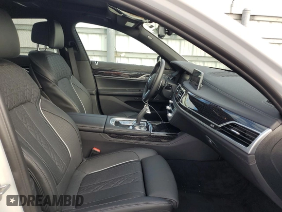 2022 BMW 7 Series 740i with VIN WBA7T2C02NCK12866, listed as a Copart auction lot 65695382 with 3,299 mi miles. Bid and sale history available at carsss.com. Image 5.