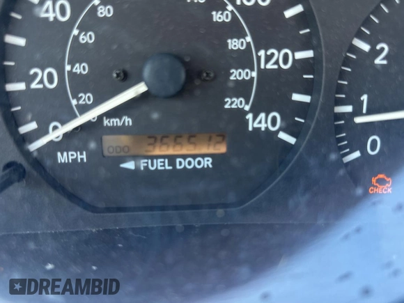 2000 Toyota Camry CE with VIN 4T1BG22K0YU002152, listed as a Copart auction lot 88989705 with 366,512 mi miles and Clean Title. Bid and sale history available at DreamBid. Image 8.