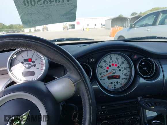 2006 MINI Hardtop with VIN WMWRC33596TK73174, listed as a IAAI auction lot 41848500 with 182,704 mi miles and . Bid and sale history available at DreamBid. Image 7.