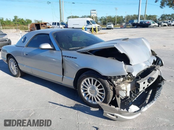 2004 Ford Thunderbird Deluxe z VIN 1FAHP60A84Y100984, wystawiony jako IAAI lot #40978553 z przebiegiem 113 051 mil mil oraz . Historia ofert i sprzedaży dostępna na DreamBid. Obrazek 1.