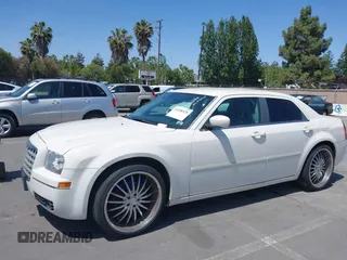 2006 Chrysler 300 Touring z VIN 2C3KA53G56H476717, wystawiony jako IAAI lot #42490325 z przebiegiem 170 171 mil mil oraz . Historia ofert i sprzedaży dostępna na DreamBid. Obrazek 6.