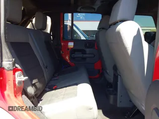2008 Jeep Wrangler Unlimited X z VIN 1J4GA39198L652015, wystawiony jako IAAI lot #42062691 z przebiegiem 127 804 mil mil oraz . Historia ofert i sprzedaży dostępna na DreamBid. Obrazek 8.