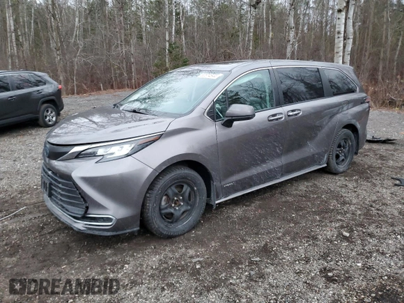 2021 Toyota Sienna XLE with VIN 5TDGSKFC9MS020952, listed as a Copart auction lot 82674544 with 71,333 mi miles and Salvage Title. Bid and sale history available at carsss.com. Image 1.